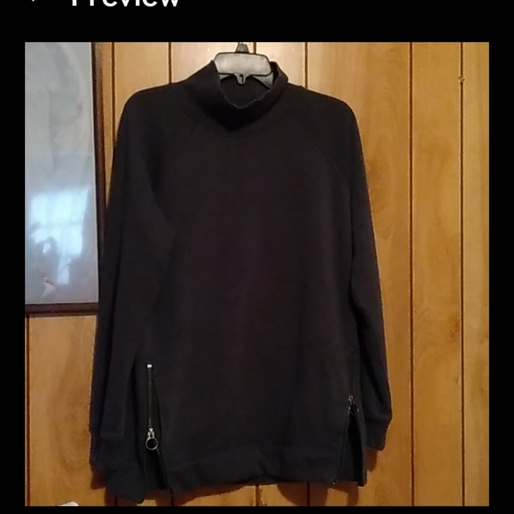 Athleta sweatshirt with pockets and zip hem